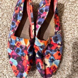 TOMS Women's Colorful Floral Canvas Flats